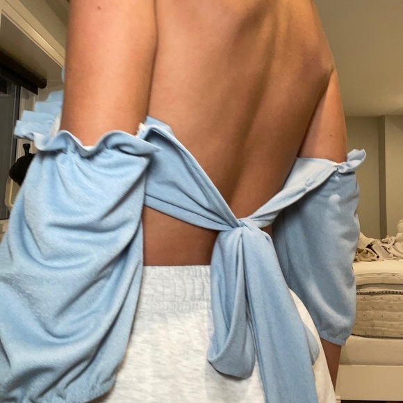 *SOLD* PRETTYLITTLETHING - Tie-back Off-the-shoulder Top - Sky Blue (US 4) - Picture 5 of 11
